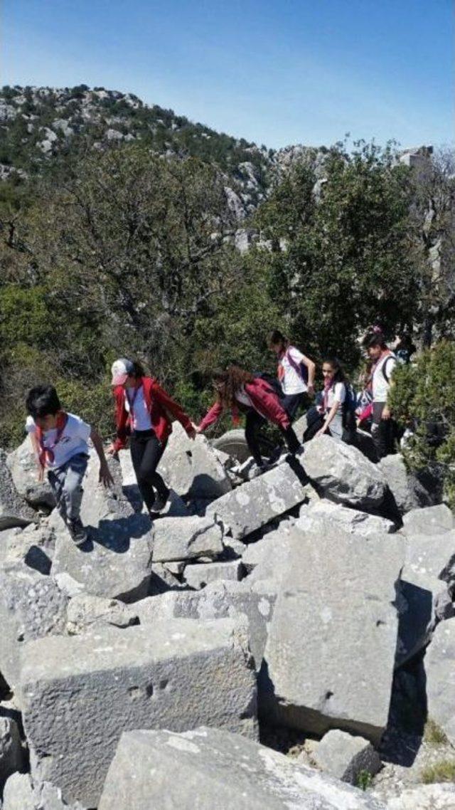 Öğrencilere Termessos Antik Kentinde İzcilik Eğitimi