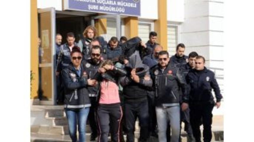 Antalya&rsquo;daki Uyuşturucu Ve Fuhuş Operasyonunda 6 Tutuklama