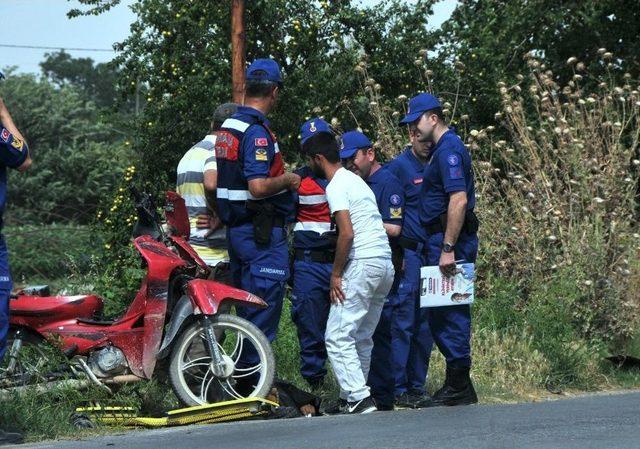 Motosiklet İle Minibüs Çarpıştı: 1 Ölü, 1 Ağır Yaralı