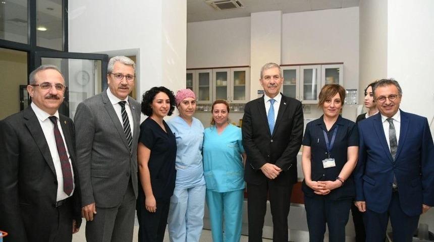 Ege &Uuml;nivertesitesi Tıp Fak&uuml;ltesine 437 Sağlık Personeli Alınıyor