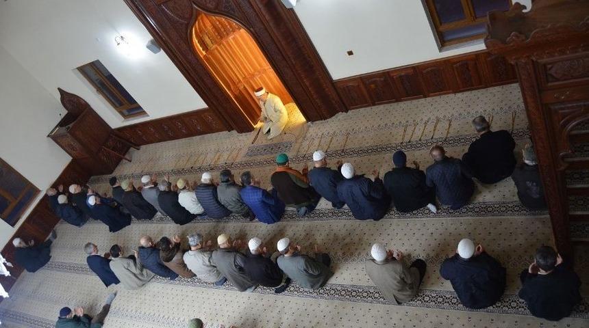 Akşemsettin Caminde Sabah Namazı Buluşması