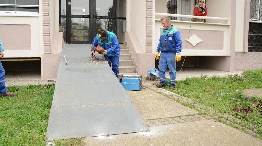 Kartepe&rsquo;de Engeller Aşılıyor