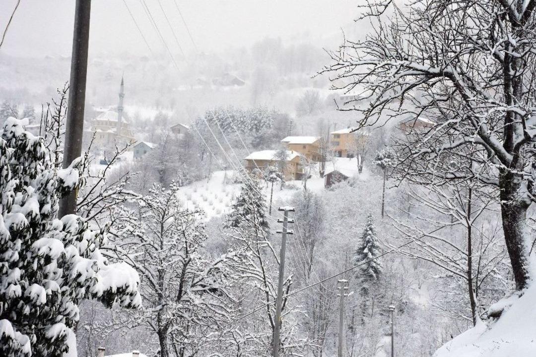 Dikmen Yaylası&rsquo;nda Kar Kalınlığı 35 Santimetreye Ulaştı