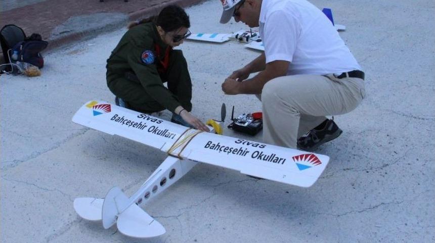 &Ouml;ğrenciler İnsansız Hava Aracı Yaptı