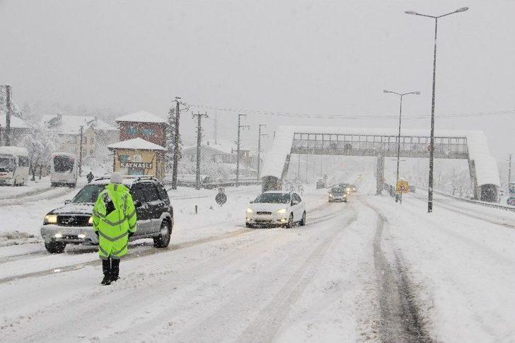 Bolu Dağında Tırların Geçişine İzin Verilmiyor G2