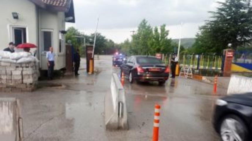 Milli Savunma Bakani Nurettin Canikli, Elmadağ&rsquo;daki Mke Barutsan Fabrikasındaki Yakıt İşleme Merkezinde Meydana Gelen Patlamayla İlgili İnceleme Yapmak &Uuml;zere Olay Yerine Geldi.