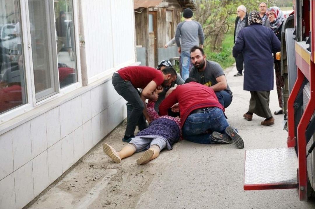 Sakarya&rsquo;da İki Katlı Evde &Ccedil;ıkan Yangın Paniğe Neden Oldu