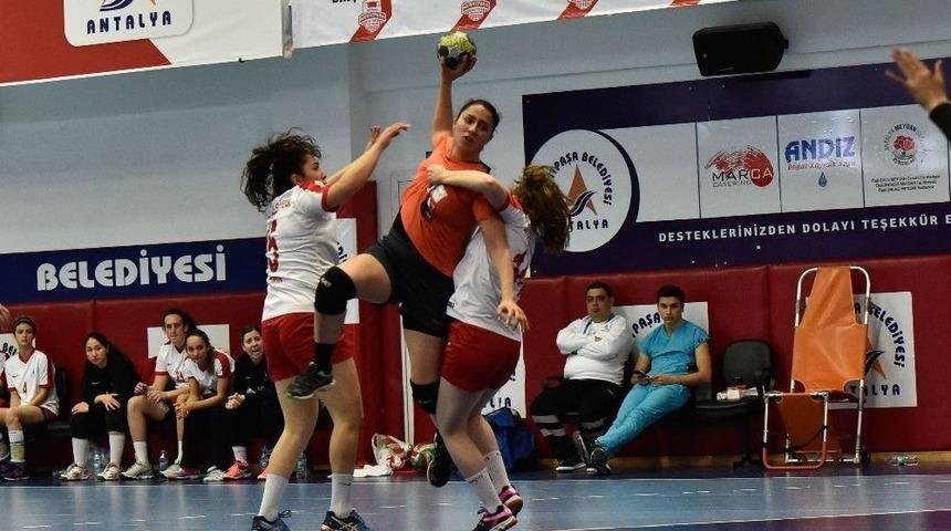 Muratpaşa&rsquo;dan D&ouml;rt D&ouml;rtl&uuml;k Galibiyet