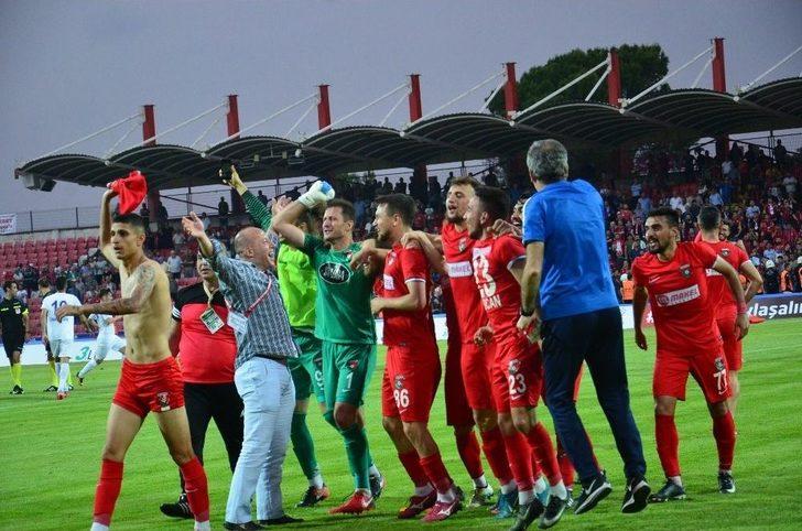 Şampiyon Bayrampaşa Kupasını Aldı G1