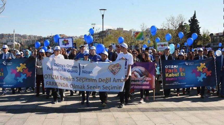 &Ccedil;anakkale&rsquo;de Otizm Farkındalık Y&uuml;r&uuml;y&uuml;ş&uuml;