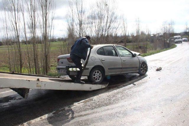 Kütahya Çavdarhisar’da Trafik Kazası: 1 Ölü, 1 Yaralı