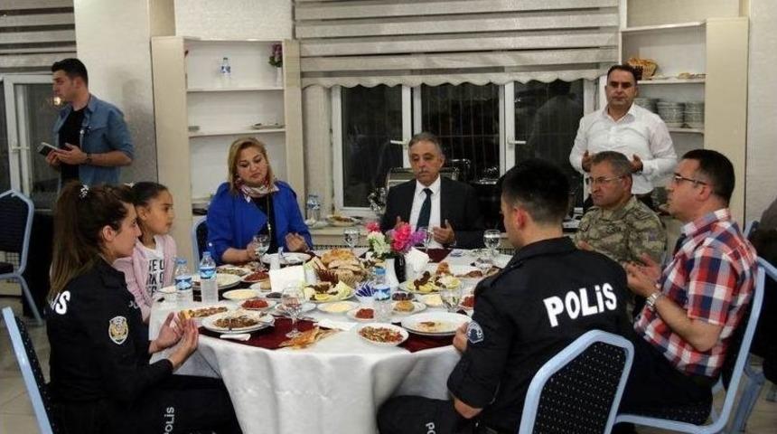 Hakkari İl Emniyet M&uuml;d&uuml;rl&uuml;ğ&uuml;nden İftar Programı