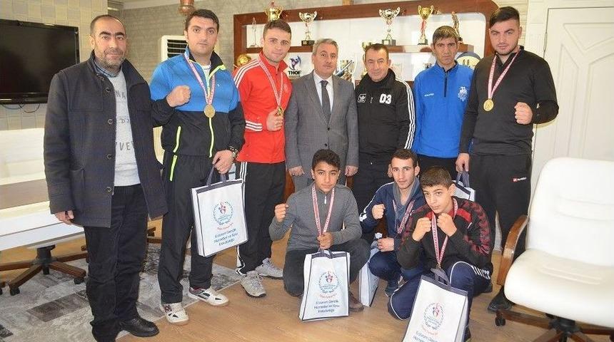 Erzurum&rsquo;un Altın Yumrukları &Ouml;d&uuml;llendirildi