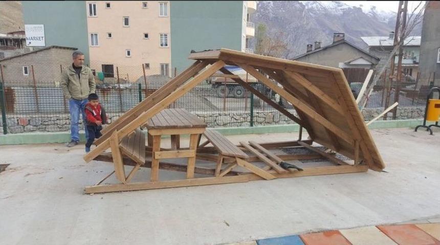 Hakkari&rsquo;deki Oyun Gruplarına Zarar Verildi