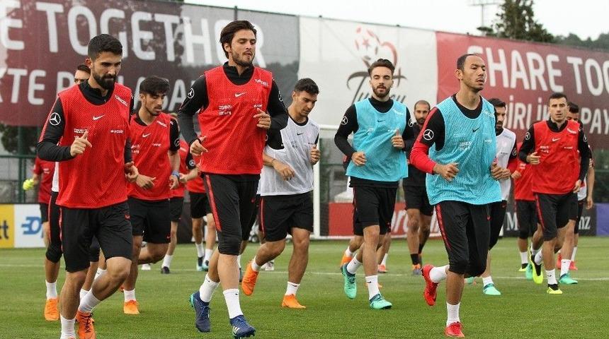 A Milli Takım &Ccedil;alışmalarını S&uuml;rd&uuml;r&uuml;yor