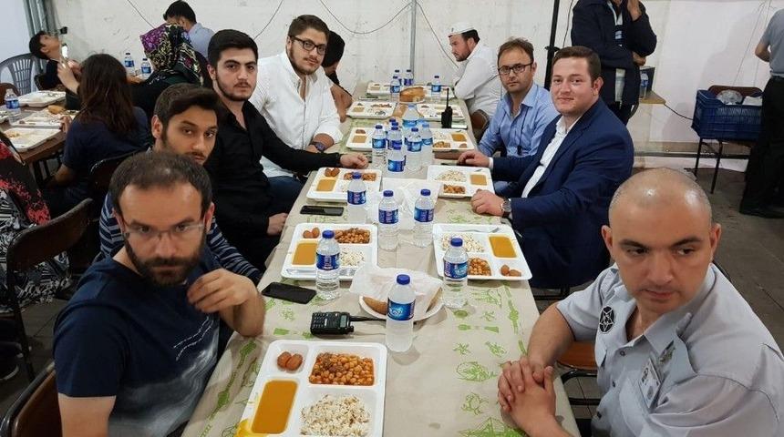M&uuml;siad Ramazan &Ccedil;adırında İftar A&ccedil;tırdı