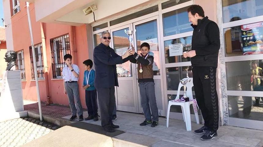 Dereceye Giren &Ouml;ğrencilere &Ouml;d&uuml;l