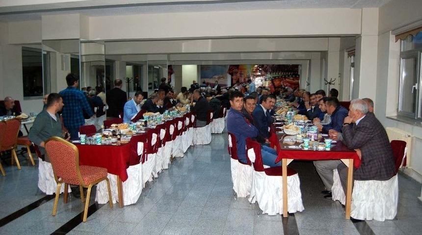 Bitlis&rsquo;teki Kanaat &Ouml;nderleri İftar Yemeğinde Bir Araya Geldi