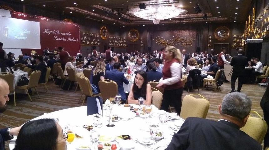 M&uuml;teahhitler İftarda Bir Araya Geldi