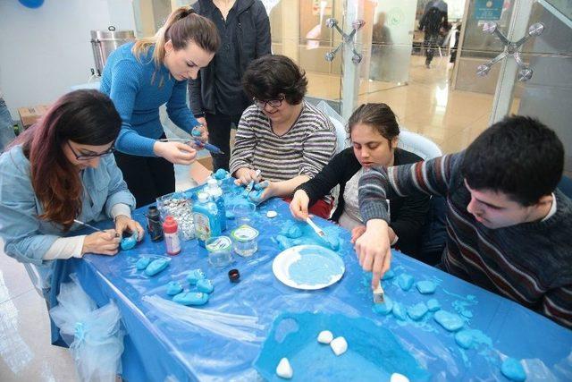 Gaziosmanpaşa Otizm Farkındalık G&uuml;n&uuml;&rsquo;nde "mavi"ye B&uuml;r&uuml;nd&uuml; 2