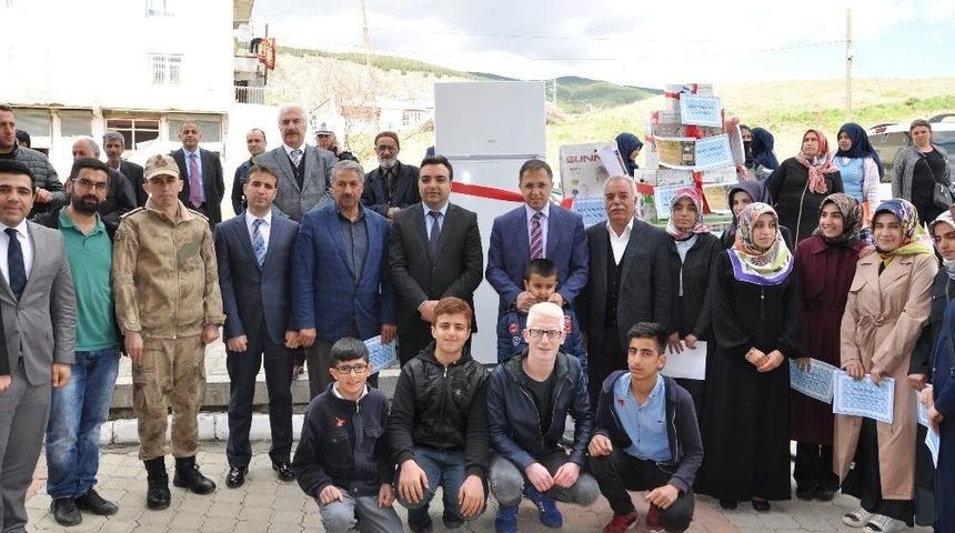 Hem Okuyarak &Ouml;ğrendiler Hem De &Ouml;d&uuml;llerini Kazandılar