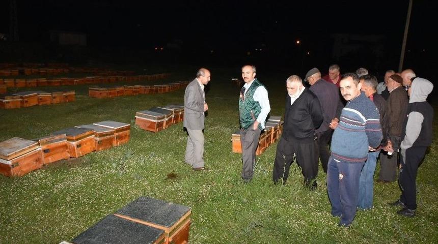 Kızılcahamam&rsquo;da 75 &Ccedil;ift&ccedil;iye 350 Arılı Kovan Dağıtıldı