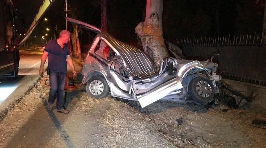 Kontrolden &Ccedil;ıkan Ara&ccedil; İki Bisiklet S&uuml;r&uuml;c&uuml;s&uuml;ne &Ccedil;arptı: 1 &Ouml;l&uuml;, 2 Yaralı