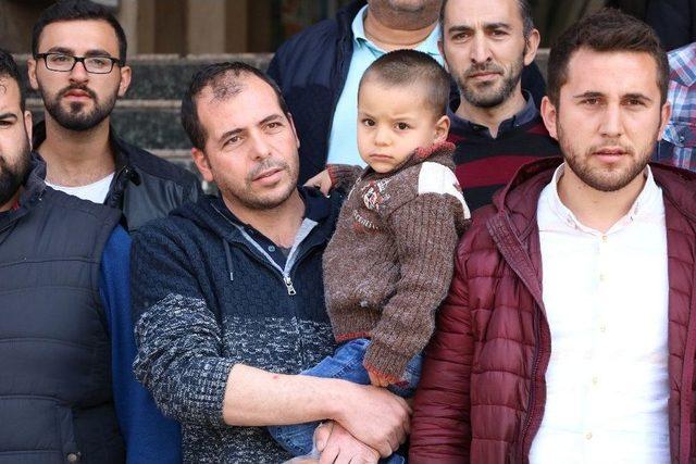 İşten &Ccedil;ıkartıldılar, İş İstediler 1