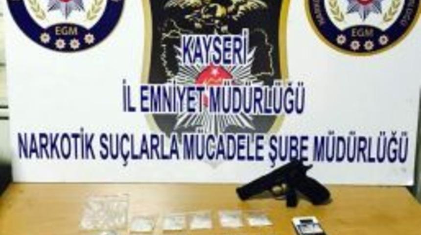 Kayseri&rsquo;de Uyuşturucu Operasyonu: 4 G&ouml;zaltı
