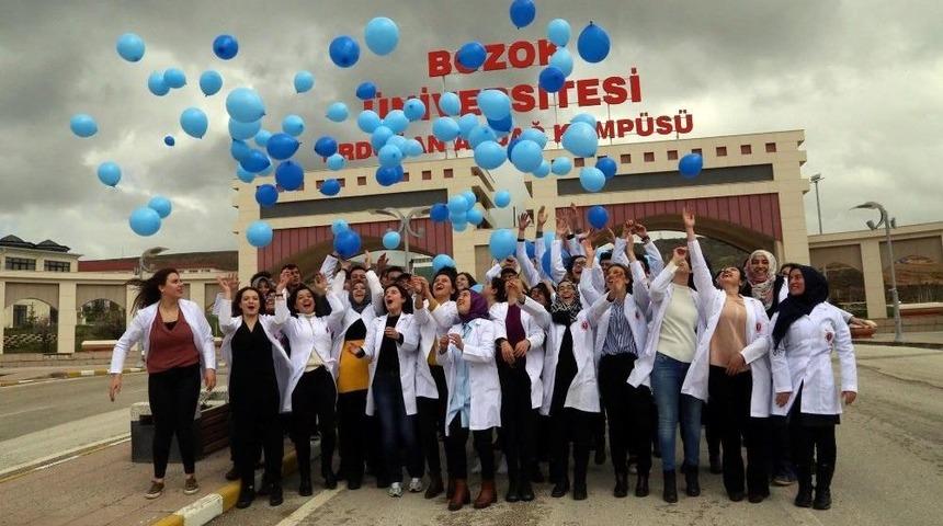 Yozgat Protokol&uuml; Ve &Ouml;ğrenciler Otizmli &Ccedil;ocuklar İ&ccedil;in Kamera Karşısına Ge&ccedil;ti