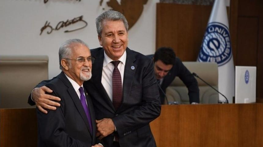 Basının Duayen Hocasına Anlamlı &Ouml;d&uuml;l