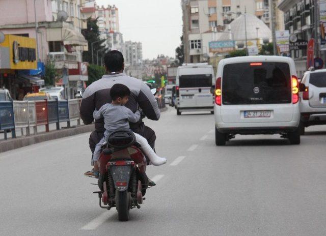 Bacağı Kırık Oğlunu Böyle Taşıdı