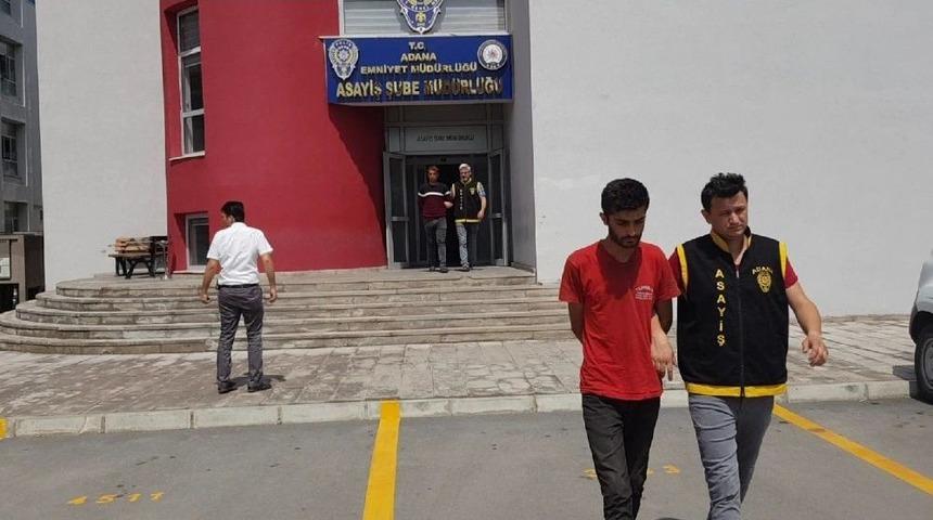 Bebek Arabası Ve Ayakkabı &Ccedil;alan Hırsızlar &Ouml;nce Kameralara Sonra Polise Yakalandı