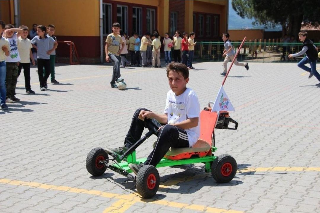 Ortaokul &Ouml;ğrencisi Ağa&ccedil; Motoruyla &Ccedil;alışan Araba Yaptı
