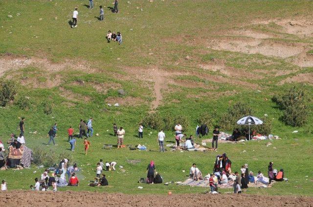 Cizreliler Hafta Sonunu Mesire Ve Piknik Alanlarında Geçirdi