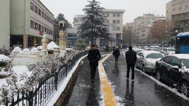 Niğde Güne Karla Uyandı