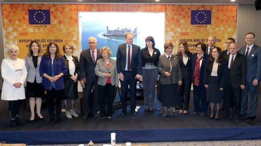 &lsquo;kadınlar Egemenlik Hakkını Kullanmak İ&ccedil;in Siyasette Olmalı&rsquo;