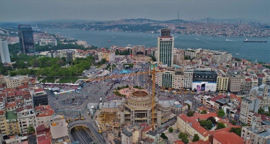 (&ouml;zel) Ana Kubbesine Beton D&ouml;k&uuml;lerek Kapatılmaya Başlanan Taksim Camii