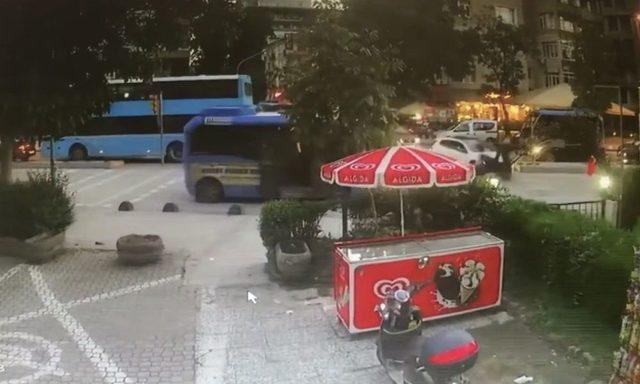(özel) İstanbul’da Feci Motosiklet Kazası Kamerada