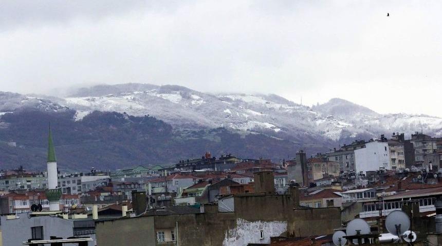Samsun&rsquo;un Y&uuml;ksek Kesimleri Beyaza B&uuml;r&uuml;nd&uuml;