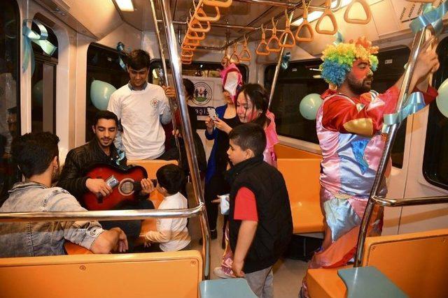 Adana Metrosu’nda Otizm Farkındalık Etkinliği