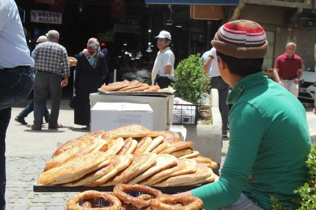 Elazığ&rsquo;da Ramazan&rsquo;ın Vazge&ccedil;ilmezi "nohut Ekmeği"