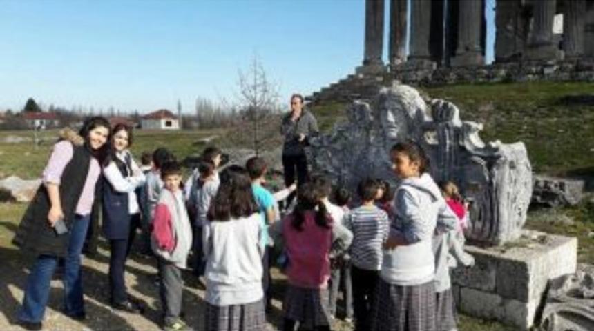 Öğrencilere ’aizanoi Antik Kenti’ Gezisi