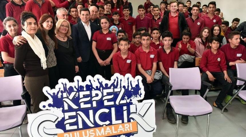 T&uuml;t&uuml;nc&uuml;, Gen&ccedil;lerle Buluştu