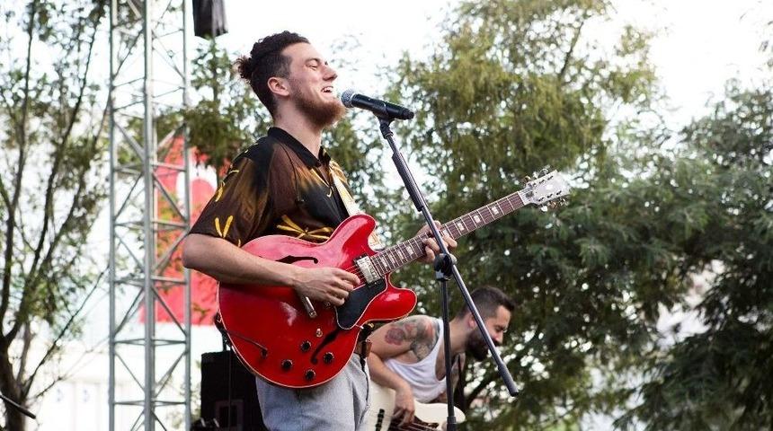 Gen&ccedil; M&uuml;zisyen Evrencan G&uuml;nd&uuml;z Sevenleriyle Buluştu