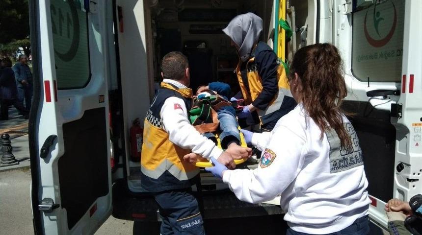 Kocaeli&rsquo;de 5 Yaşındaki &Ccedil;ocuk Cipin Altında Kaldı, Şans Eseri Kurtuldu