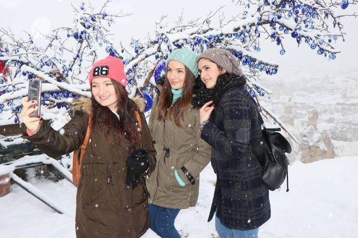 Kapadokya’da Peribacaları Gelinliklerini Giydi G2