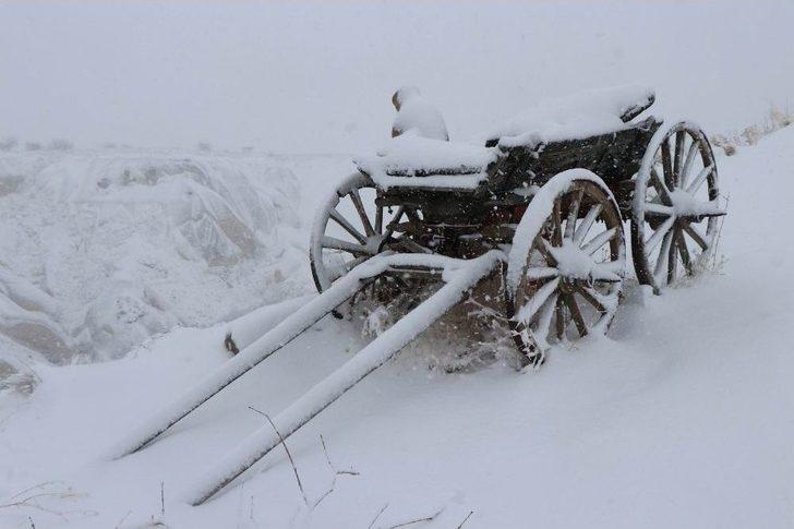 Kapadokya’da Peribacaları Gelinliklerini Giydi G3