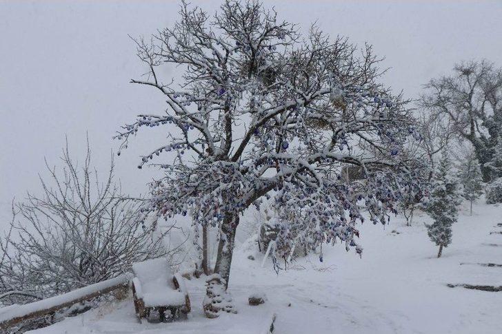 Kapadokya’da Peribacaları Gelinliklerini Giydi G5