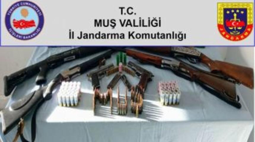 Muş&rsquo;ta 10 Adreste Yapılan Aramalarda Silah Ve M&uuml;himmat Ele Ge&ccedil;irildi